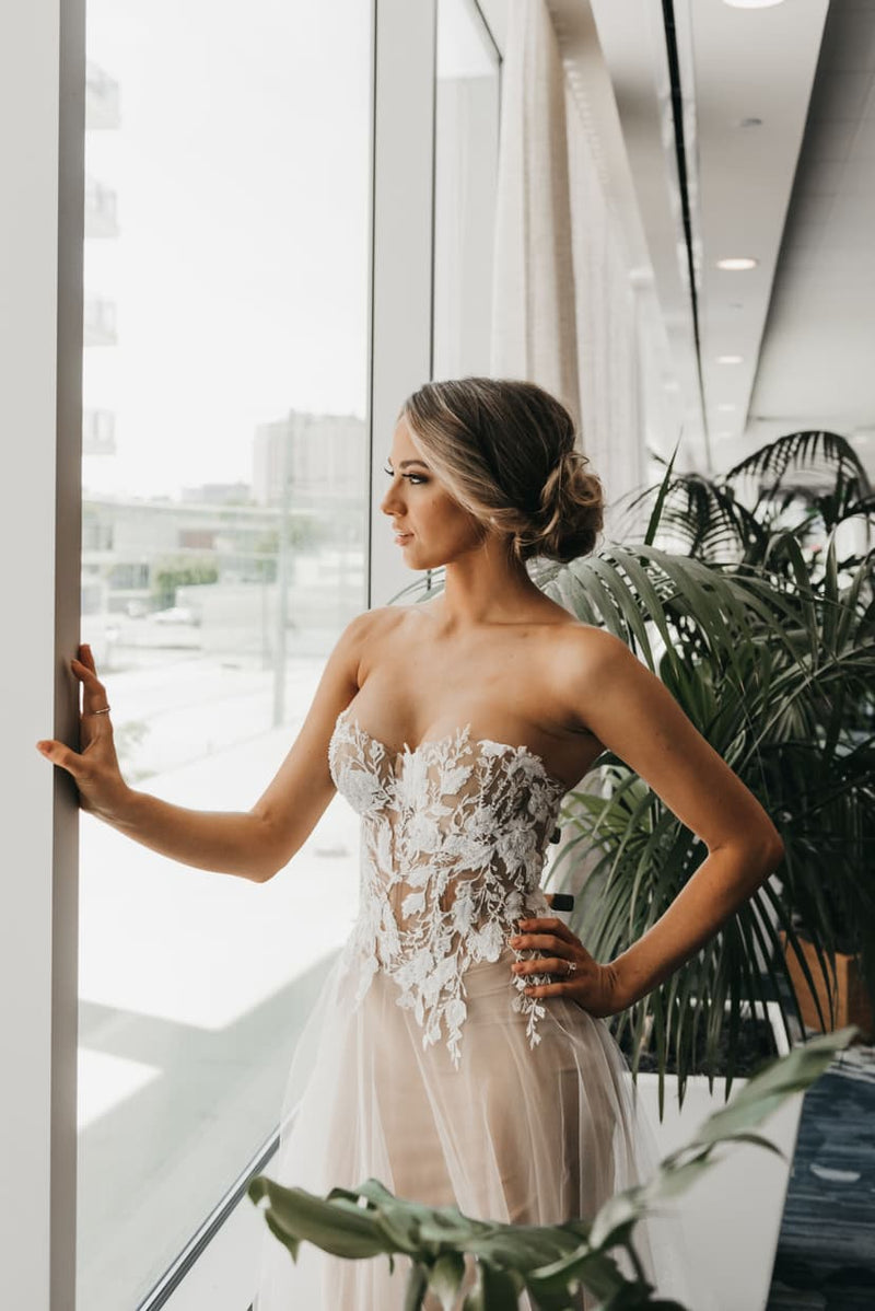 Champange Strapless Lace Appliques Wedding Dresses Tulle Boho Bridal Dress Ms2603198