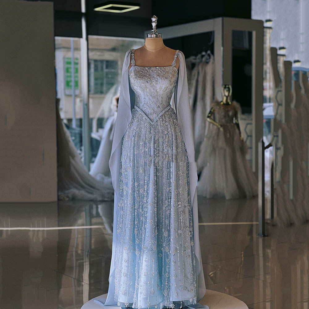 Robe de soirée longue en tulle à bretelles spaghetti et décolleté plongeant pour femme