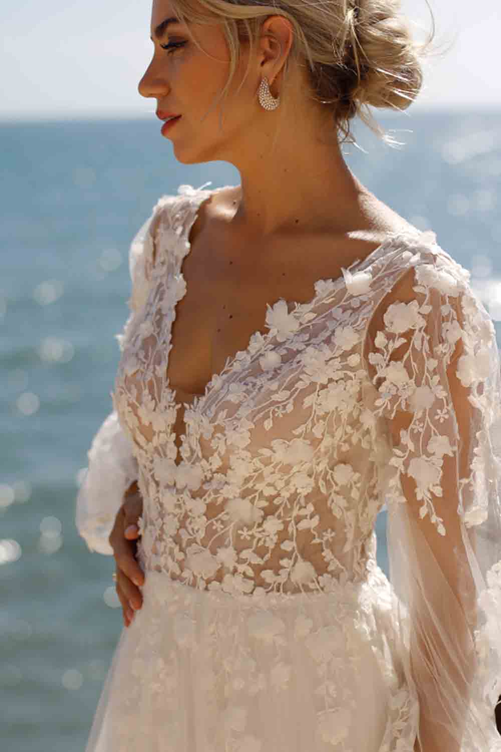 Robes de mariée à manches longues pour mariée Robes de mariée à col en V Robes de mariée en dentelle et tulle pour femmes avec traîne