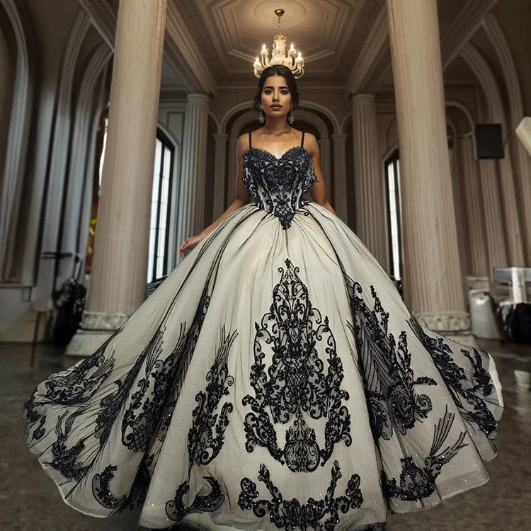 Robe de Quinceanera en forme de cœur pour femme, robe de bal, bretelles spaghetti, dentelle, appliques, robes Sweet 16 pour adolescentes