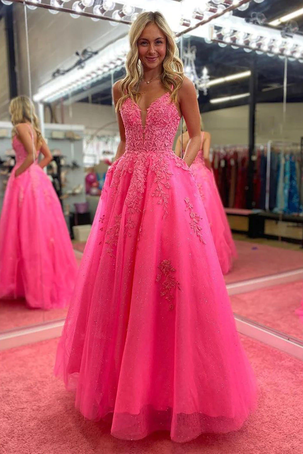 Schwarzes Glitzer-Ballkleid, luxuriöses Abendkleid mit Spitzenstickerei, Seitenschlitze, Abschlussfeierkleid