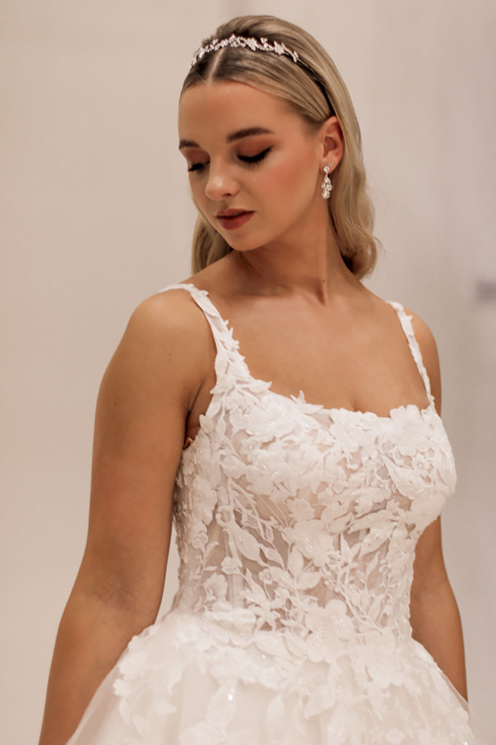 Romantika Punta Aplikaĵa Geedziĝa Robo Senŝultra Tula A-linia Geedziĝa Robo Ms2503262