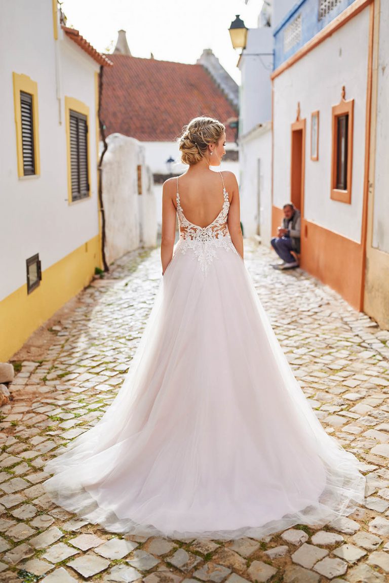 Lace Applique Wedding Dress Backless A Line Tulle Bridal Gown V Neck Bride Dress Ms2603191