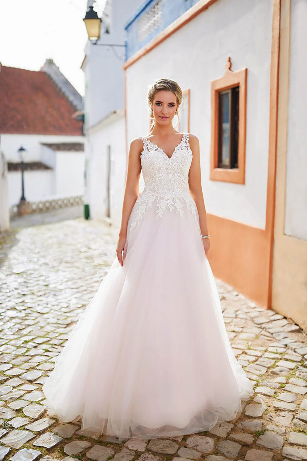 Lace Applique Wedding Dress Backless A Line Tulle Bridal Gown V Neck Bride Dress Ms2603191