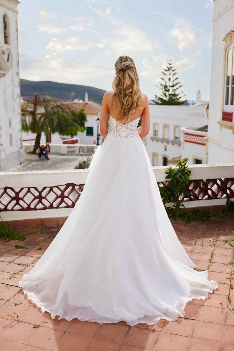 Robes de mariée à manches longues pour mariée Robes de mariée à col en V Robes de mariée en dentelle et tulle pour femmes avec traîne