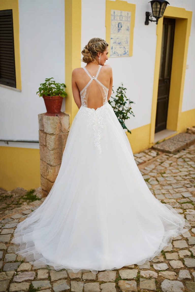 A-line Wedding Dresses Halter Lace Appliques Illusion V Neck Bridal Dress Ms2603195