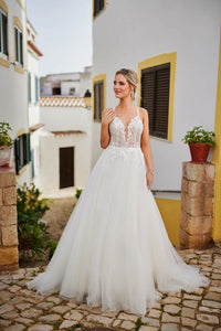 Robes de mariée à manches longues pour mariée Robes de mariée à col en V Robes de mariée en dentelle et tulle pour femmes avec traîne