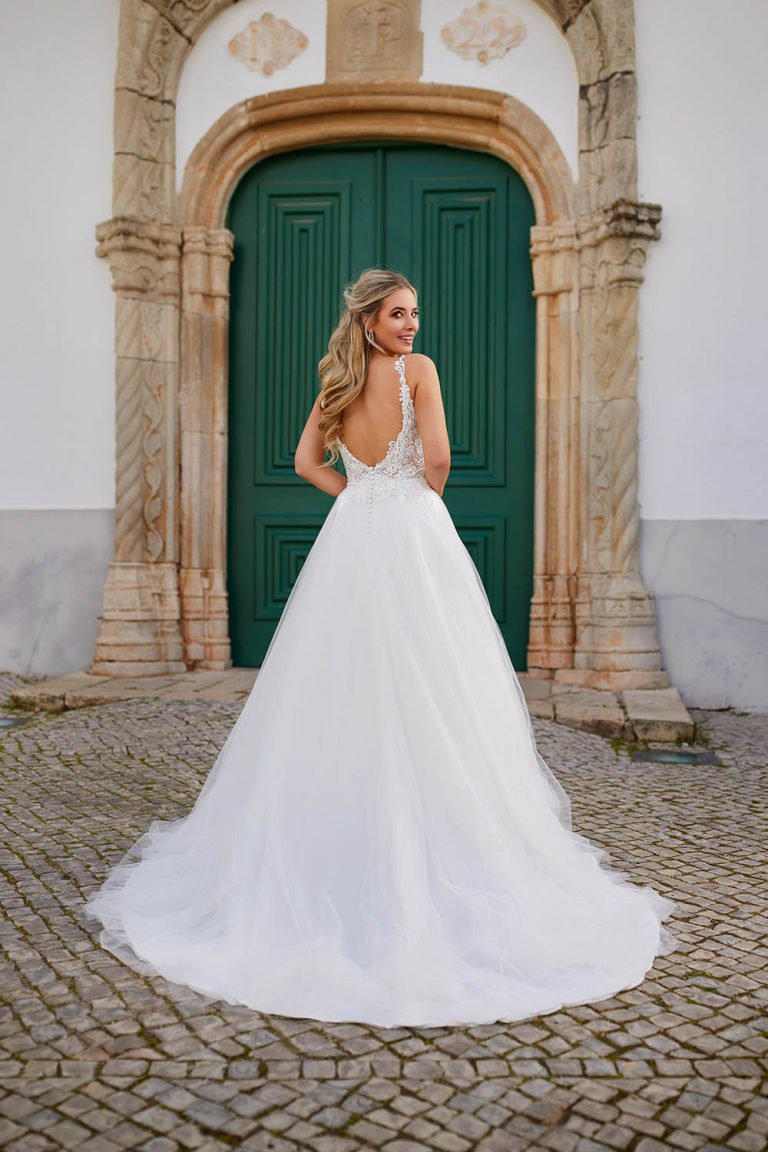 Robes de mariée à manches longues pour mariée Robes de mariée à col en V Robes de mariée en dentelle et tulle pour femmes avec traîne