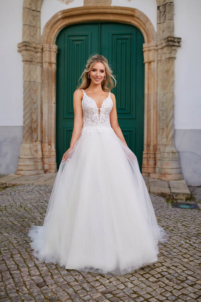 Robes de mariée à manches longues pour mariée Robes de mariée à col en V Robes de mariée en dentelle et tulle pour femmes avec traîne