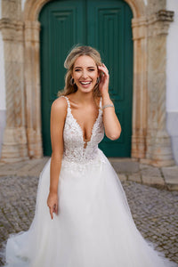 Robes de mariée à manches longues pour mariée Robes de mariée à col en V Robes de mariée en dentelle et tulle pour femmes avec traîne