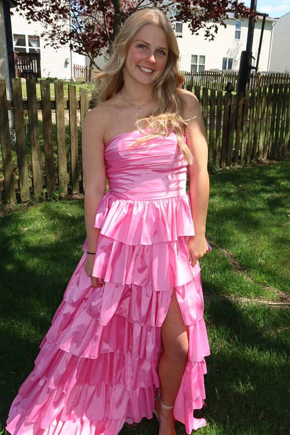 Robe de soirée longue en tulle à bretelles spaghetti et décolleté plongeant pour femme