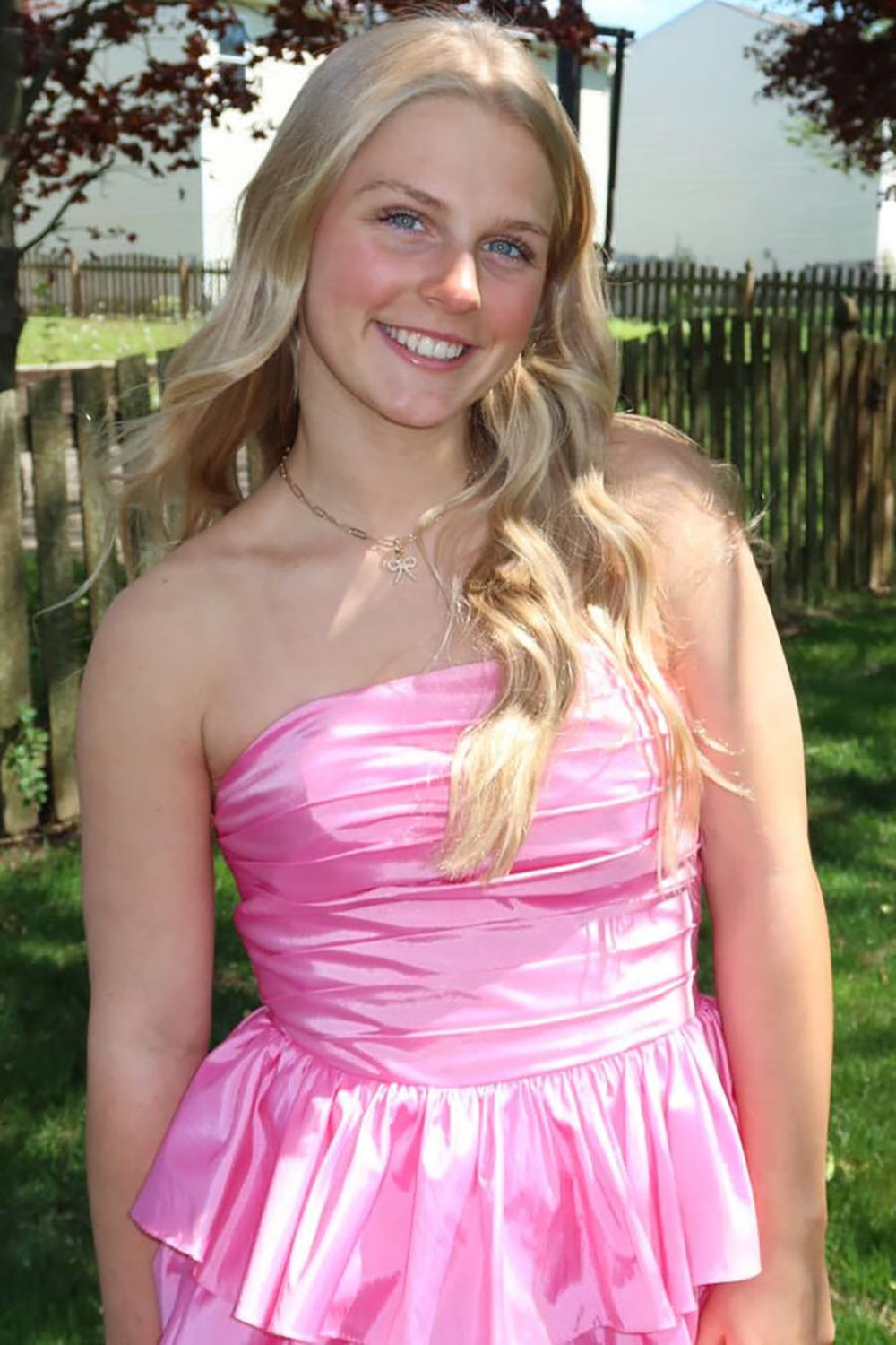 Robe de soirée longue en tulle à bretelles spaghetti et décolleté plongeant pour femme