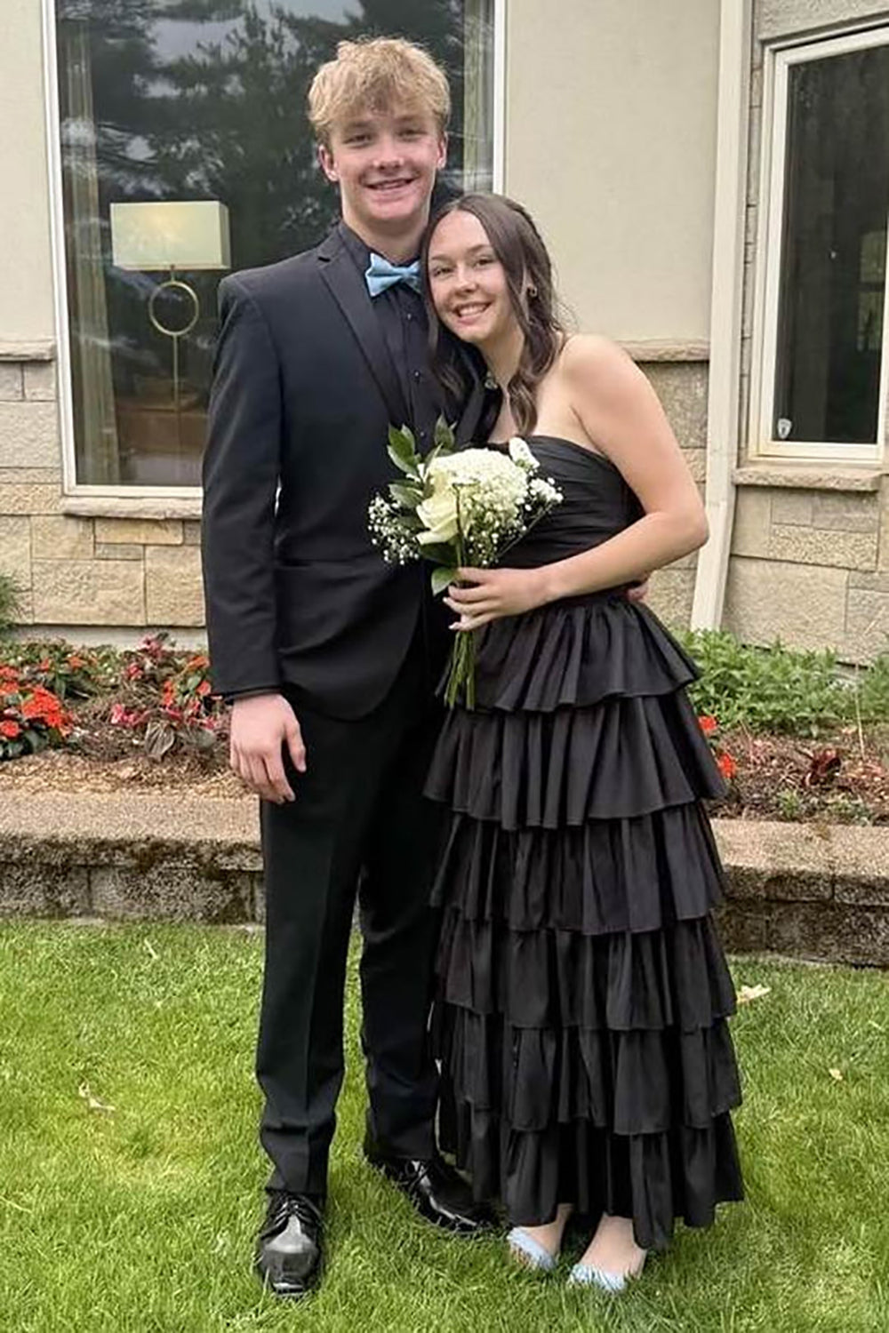 Robe de soirée longue en tulle à bretelles spaghetti et décolleté plongeant pour femme
