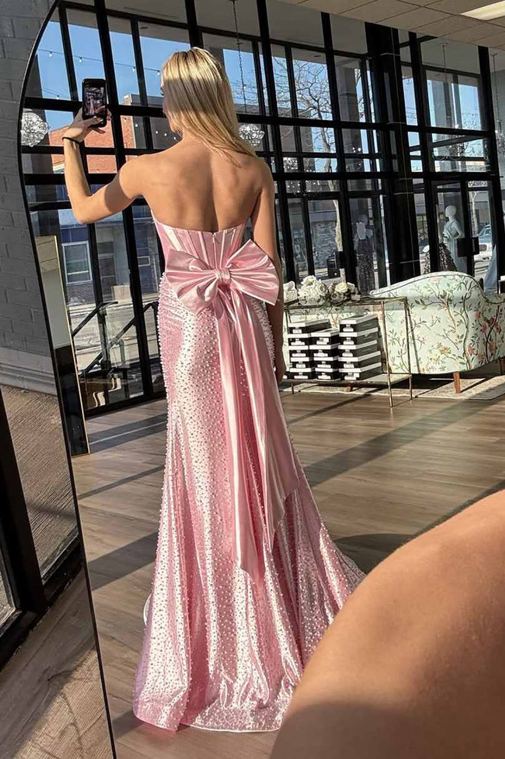 Robe de soirée longue en tulle à bretelles spaghetti et décolleté plongeant pour femme