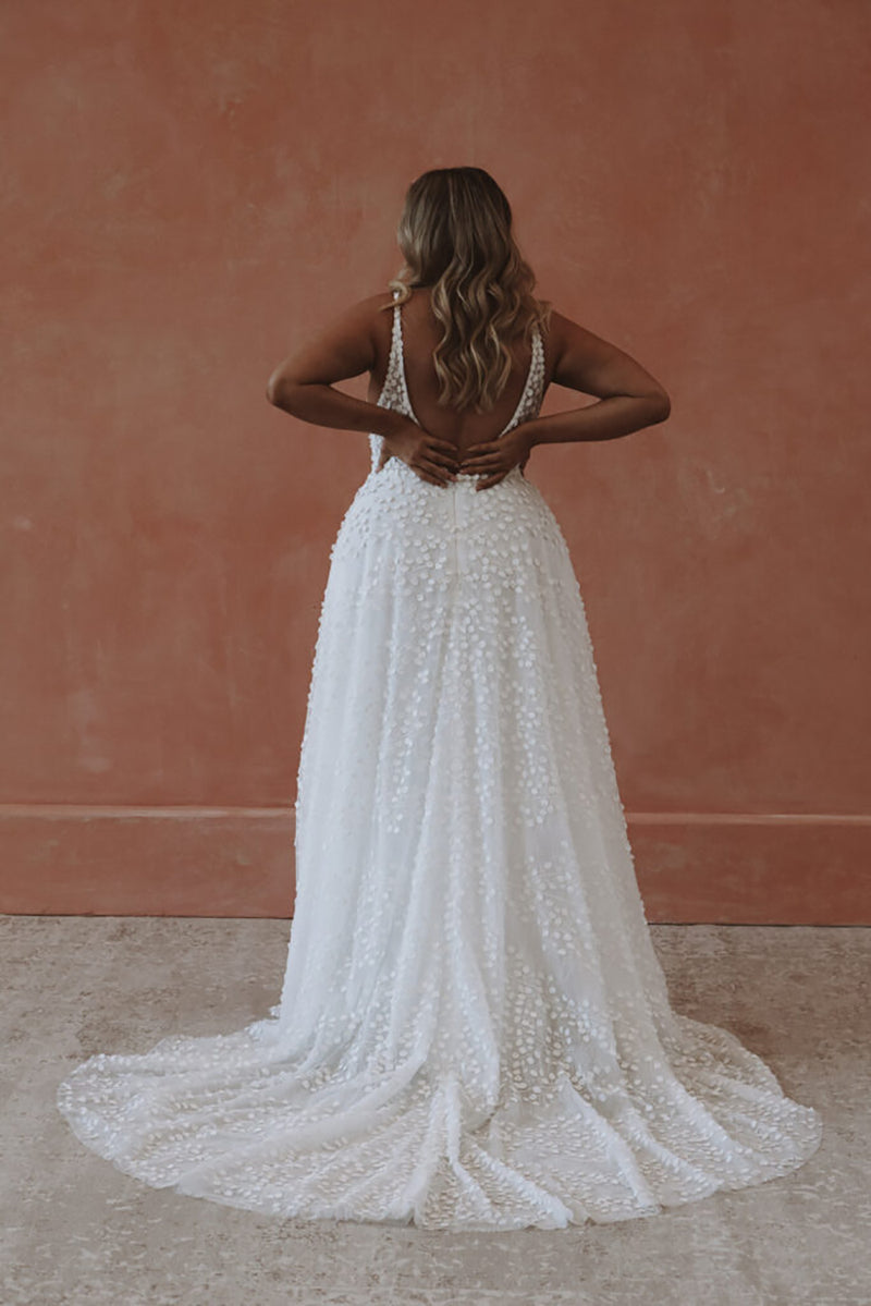 3D Lace Appliqué Bridal Dress Deep V Neck sexy A-Line Wedding Gown Beach Bride Dress Ms205106