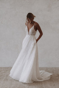 3D Lace Appliqué Bridal Dress Deep V Neck sexy A-Line Wedding Gown Beach Bride Dress Ms205106