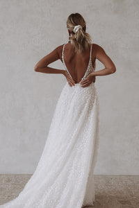3D Lace Appliqué Bridal Dress Deep V Neck sexy A-Line Wedding Gown Beach Bride Dress Ms205106