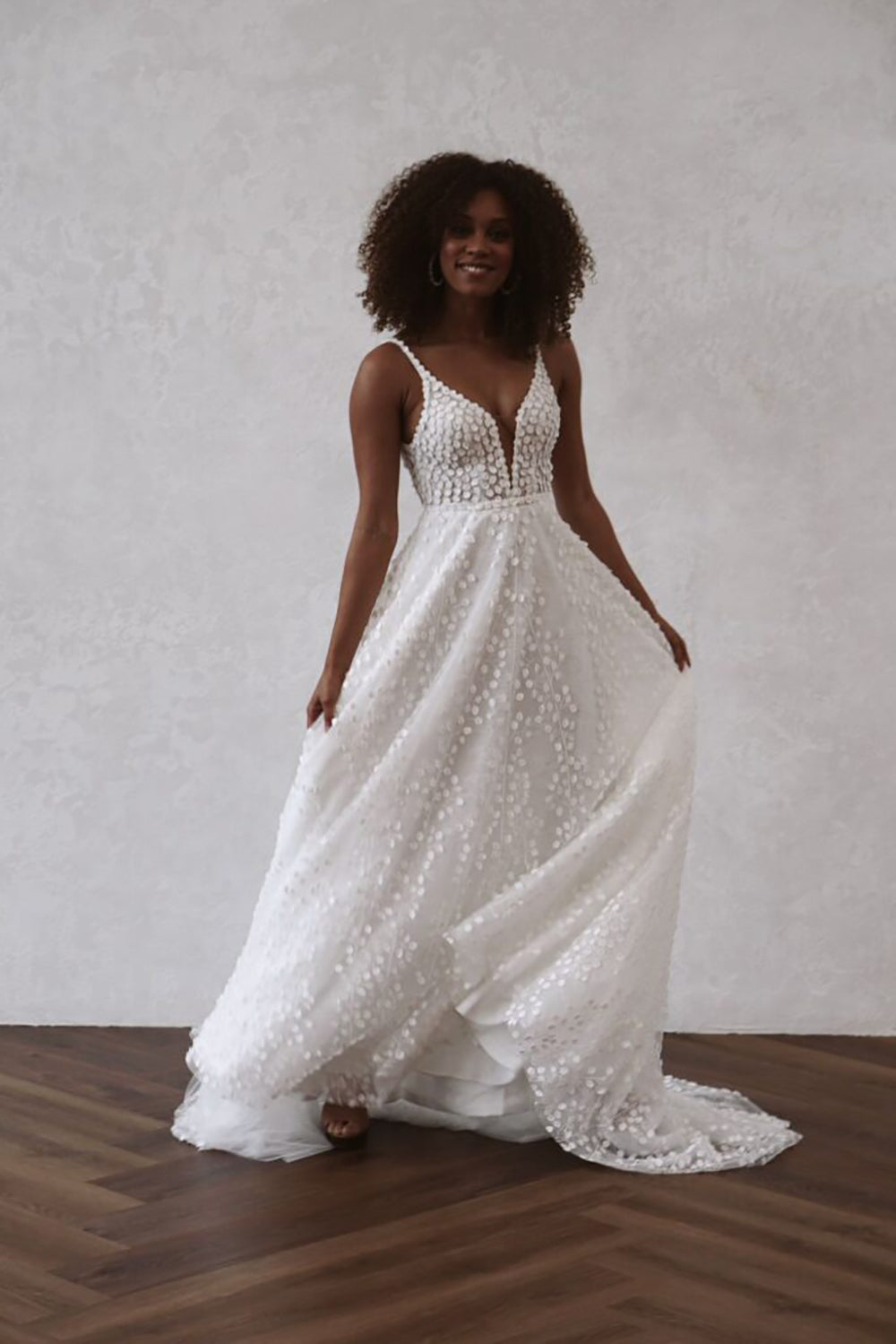 3D Lace Appliqué Bridal Dress Deep V Neck sexy A-Line Wedding Gown Beach Bride Dress Ms205106