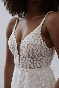 3D Lace Appliqué Bridal Dress Deep V Neck sexy A-Line Wedding Gown Beach Bride Dress Ms205106