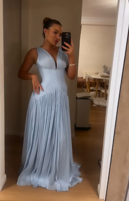 Shiny Pleated Prom Dress V Neck Satin Evening Gown Sleeveless Bridesmaid Gown Ms2605275
