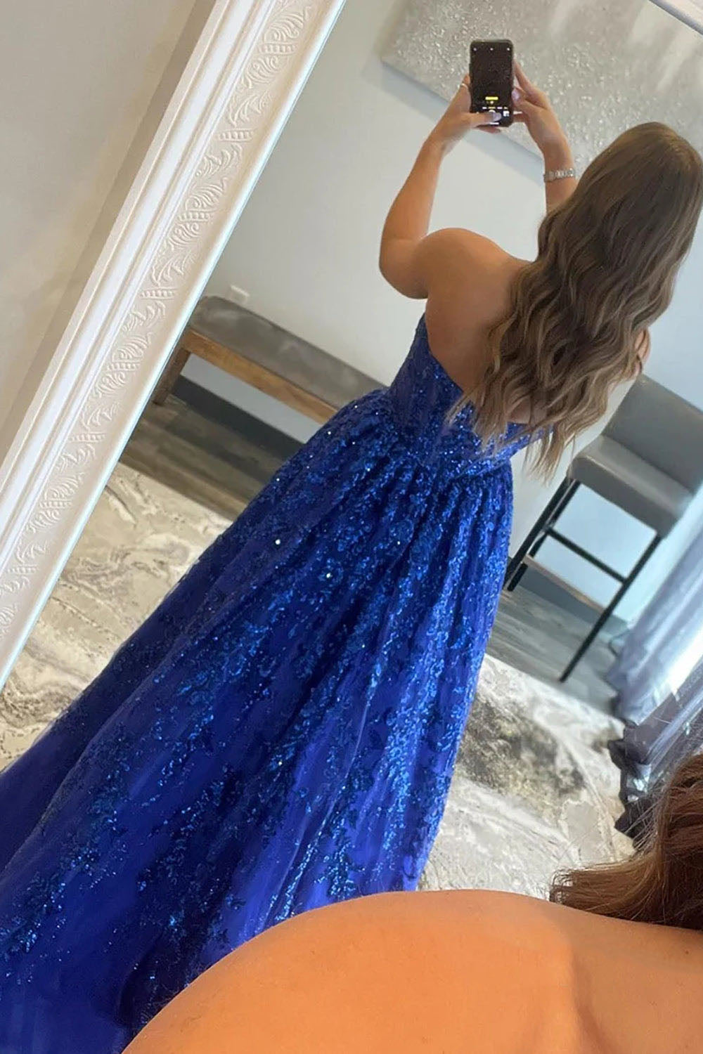 Elegante abito da sera a strati con applicazioni in pizzo, senza maniche, arricciato, abito formale Ms2504071