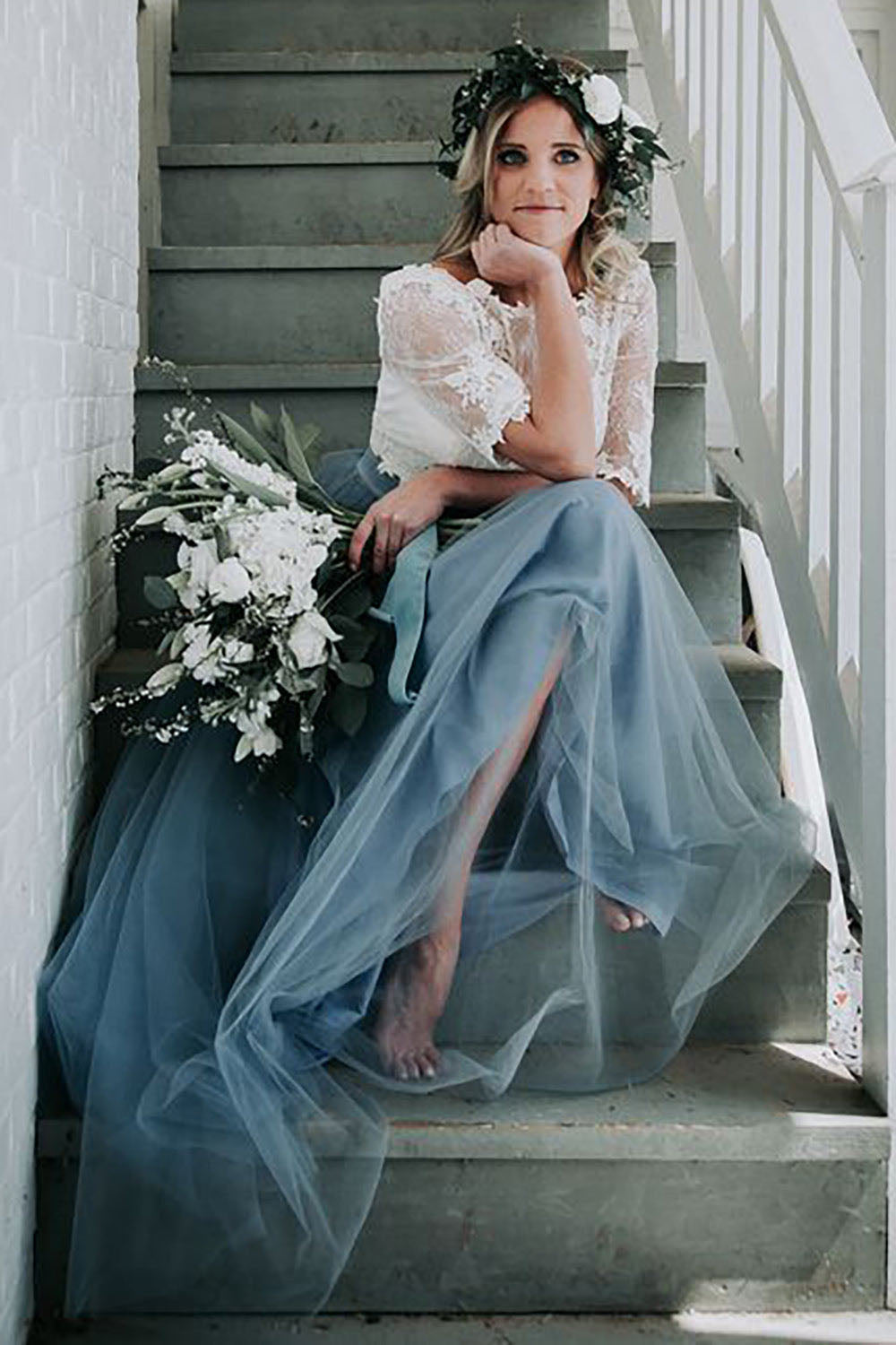 Robes de mariée à manches longues pour mariée Robes de mariée à col en V Robes de mariée en dentelle et tulle pour femmes avec traîne