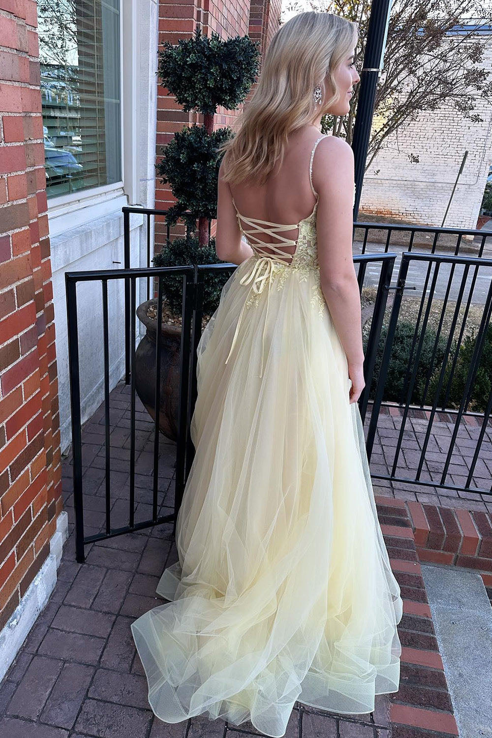 Yellow Tulle Lace-Up Appliques A-Line Prom Dress with Spaghetti Straps Ms2511082
