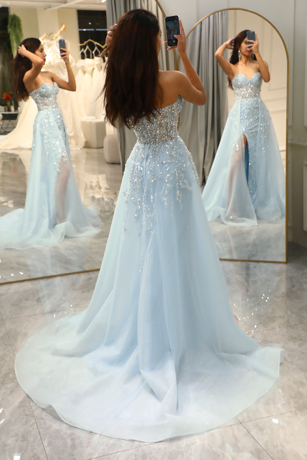 Elegante abito da sera a strati con applicazioni in pizzo, senza maniche, arricciato, abito formale Ms2504071