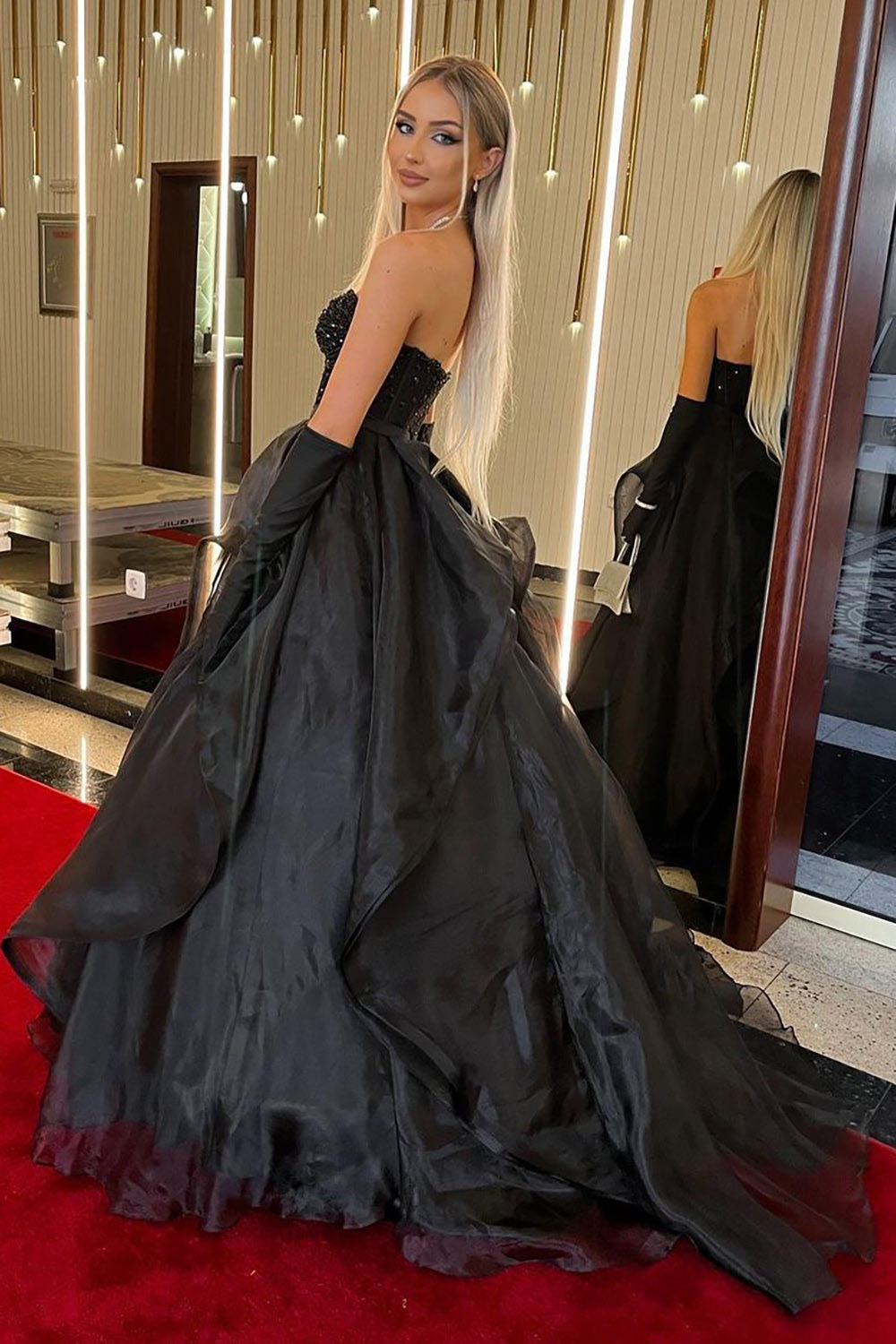 Elegante abito da sera a strati con applicazioni in pizzo, senza maniche, arricciato, abito formale Ms2504071