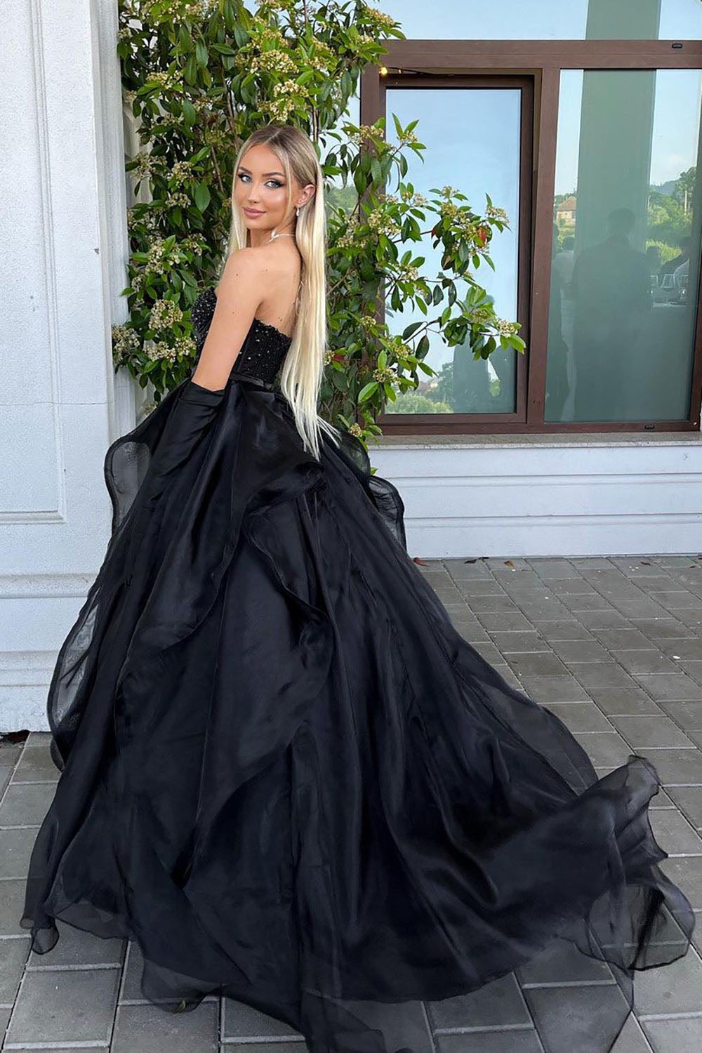 Elegante abito da sera a strati con applicazioni in pizzo, senza maniche, arricciato, abito formale Ms2504071