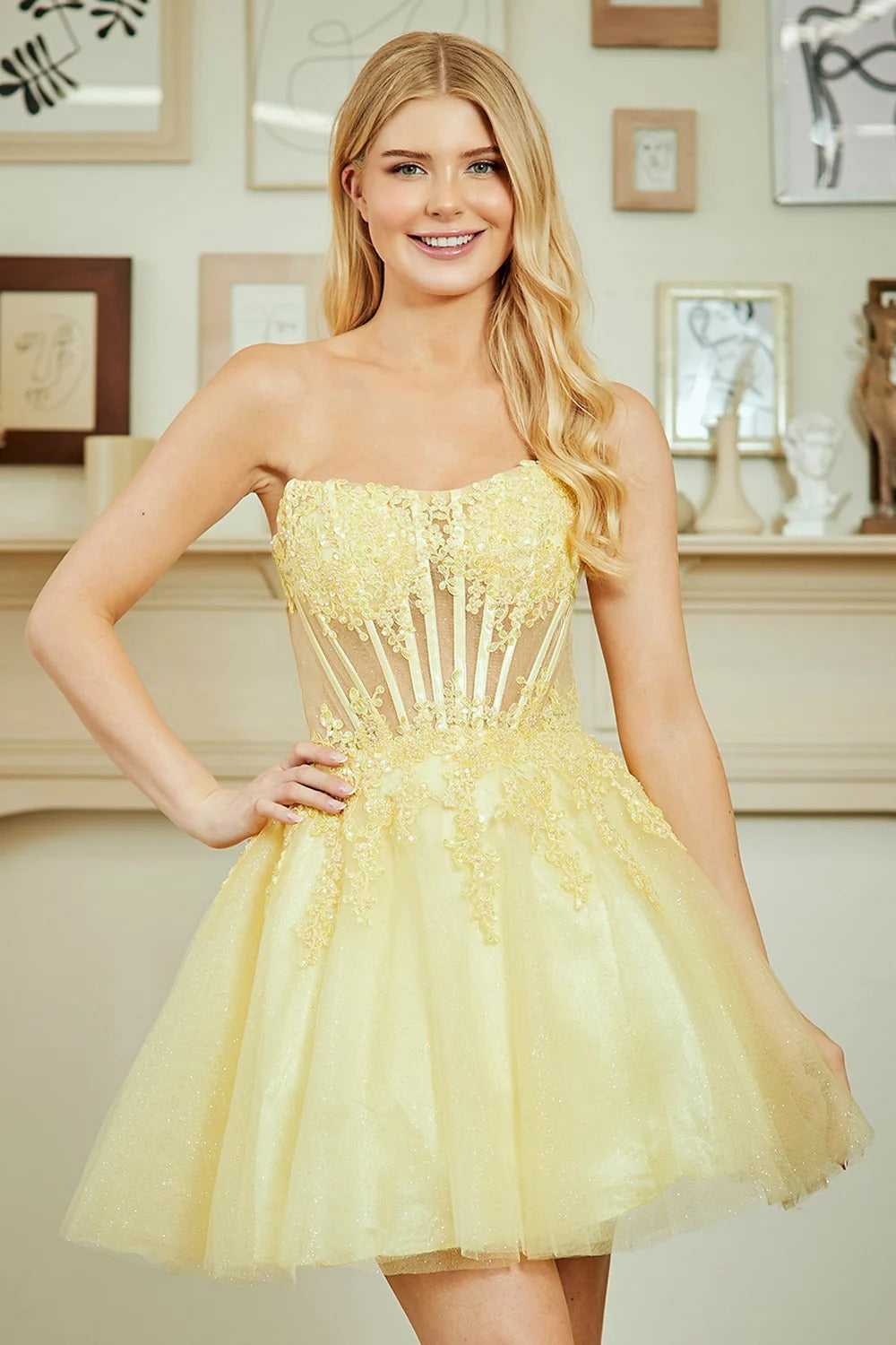 Lace Appliques Beaded Sheer Strapless Homecoming Dress Corset Tulle Short Cocktail Dress Ms2610236
