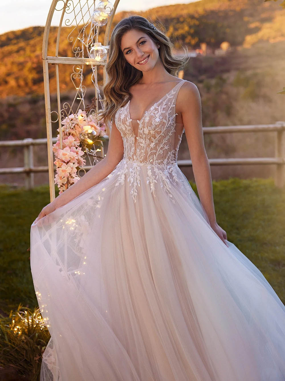 Langärmelige Brautkleider für die Braut, Brautkleider mit V-Ausschnitt, Spitzentüll, Brautkleider für Frauen mit Schleppe