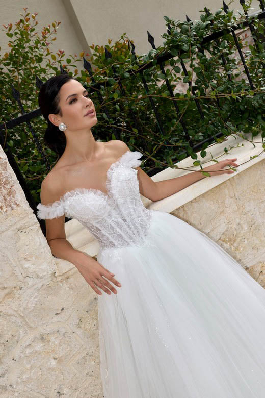 Vestido de novia con apliques de encaje romántico, escote off shoulder, tul en línea A, vestidos de novia Ms2503262