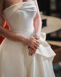 Elegant Satin Strapless Wedding Dress Brrides Simple Ruffles Layered Skirt Bridal Gown Ms250101
