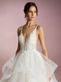 Luxury V Neck Layered Tulle Wedding Dress Princess Bridal Dress With Appliques Ms2509259