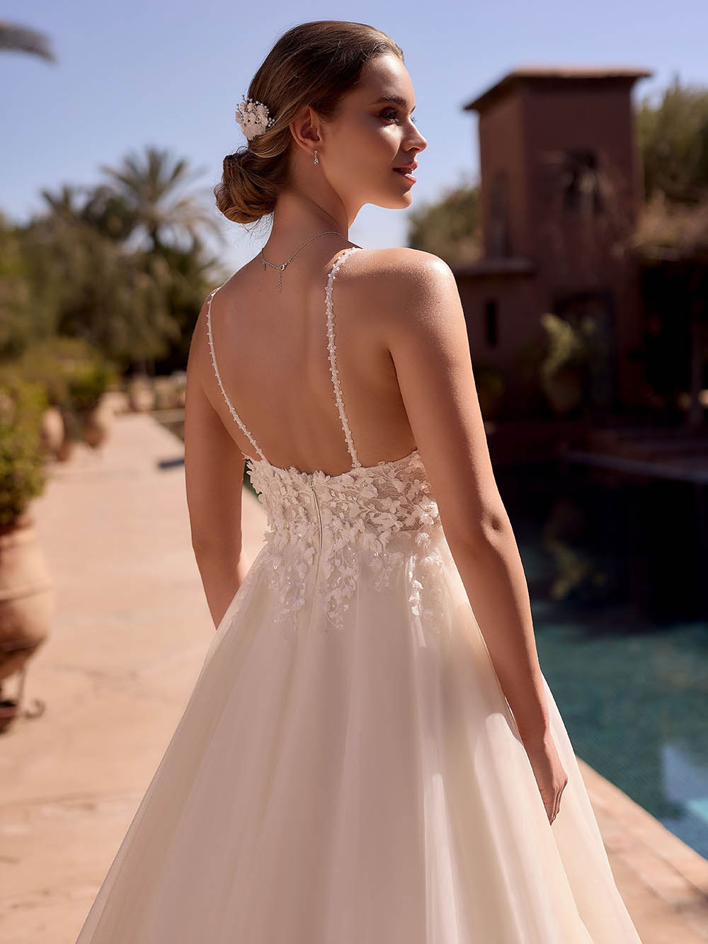 Plus Size V Neck Wedding Dress Spaghetti Straps 3D Floral Garden Bridal Gown Ms2601199