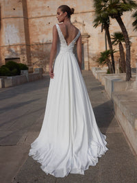 Modern LaceAppliques Wedding Dress V-Neck Chiffon Bridal Dress Ms2602023