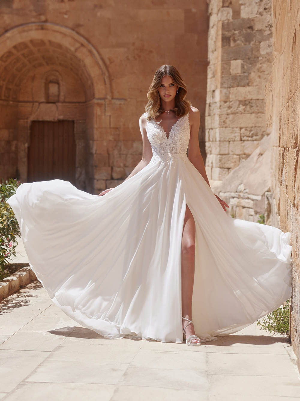 Lace Appliques A-Line Wedding Dress Deep V-Neck High Slit Bridal Gown Ms2602021