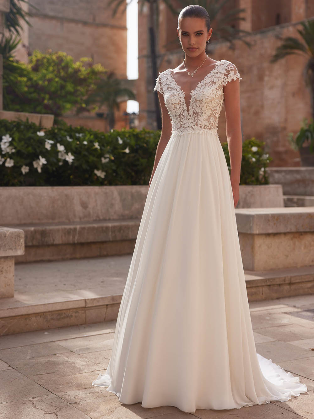 Vestido de novia con apliques de encaje romántico, escote off shoulder, tul en línea A, vestidos de novia Ms2503262