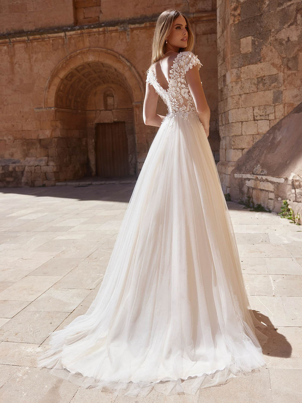 Cap Sleeve A Line Wedding Dress V Neck Tulle Brides Bridal Gown Ms26020299