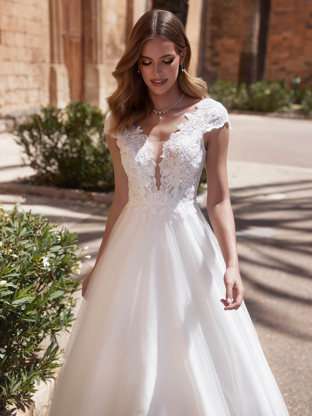 Langärmelige Brautkleider für die Braut, Brautkleider mit V-Ausschnitt, Spitzentüll, Brautkleider für Frauen mit Schleppe