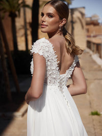 Vestido de novia con apliques de encaje romántico, escote off shoulder, tul en línea A, vestidos de novia Ms2503262