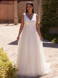 Plus Size Lace Wedding Dress Sleeveless Tulle Bridal Gown with Open Back Ms2602027