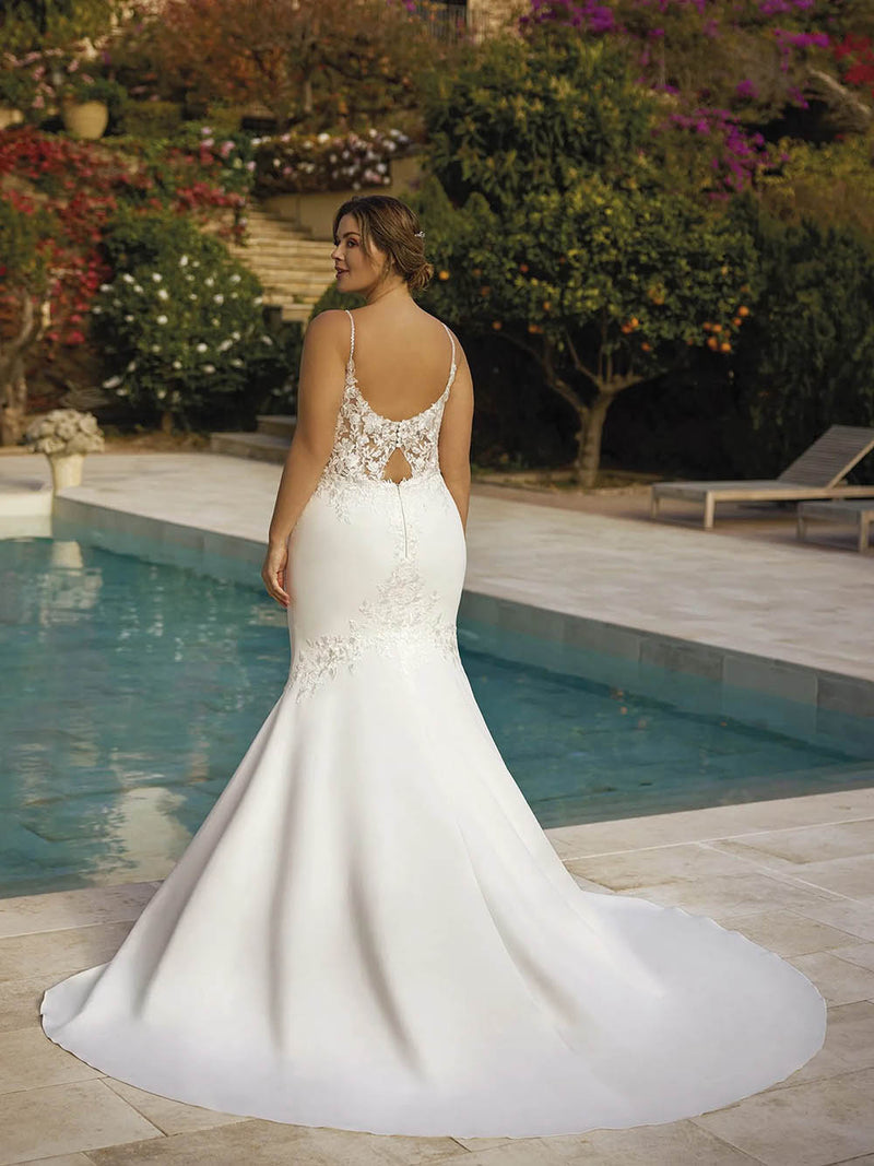 Plus Size V Neck Mermaid Wedding Dress Backless Lace Appliqué Bridal Dress Ms26011910