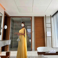 Robe de soirée longue à paillettes asymétrique avec fente et paillettes