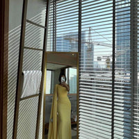 Robe de soirée longue à paillettes asymétrique avec fente et paillettes