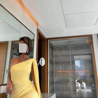 Robe de soirée longue à paillettes asymétrique avec fente et paillettes