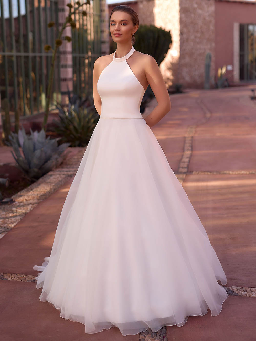 Halter Neck Backless A Line Wedding Dress Soft Tulle Bridal Gown Ms2601193