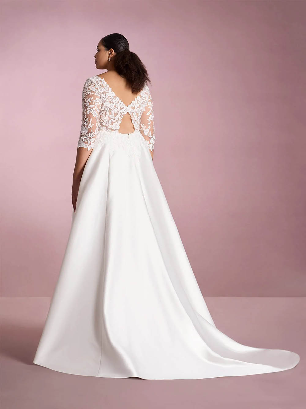 Plus Size Wedding Dresses V Neck Lace Appliques Satin A Line Bridal Dress Ms2509258