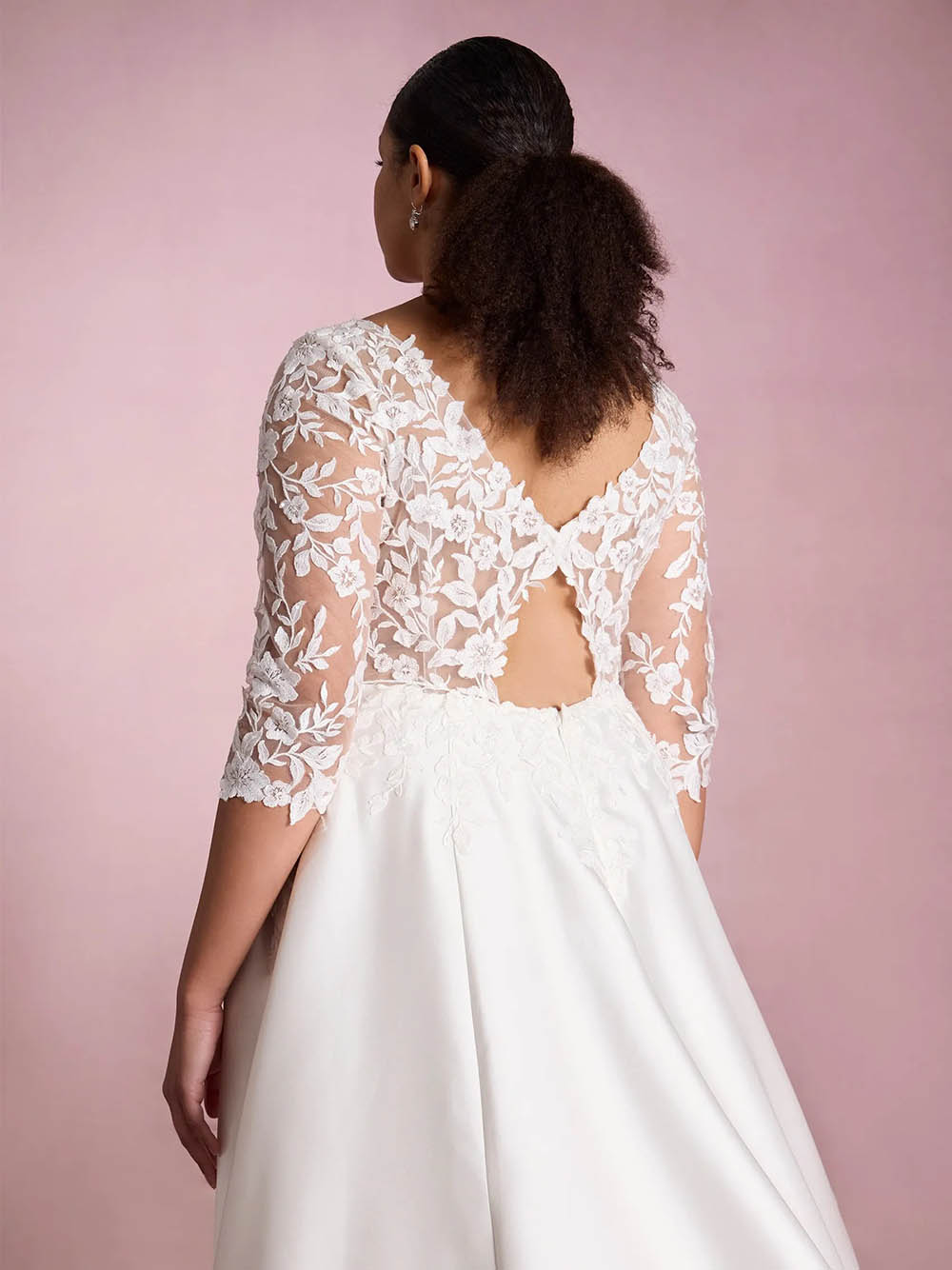 Plus Size Wedding Dresses V Neck Lace Appliques Satin A Line Bridal Dress Ms2509258